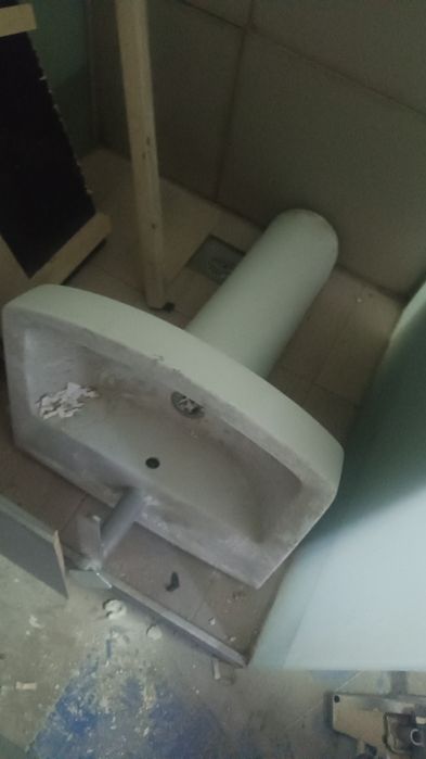 Раковина и унитаз