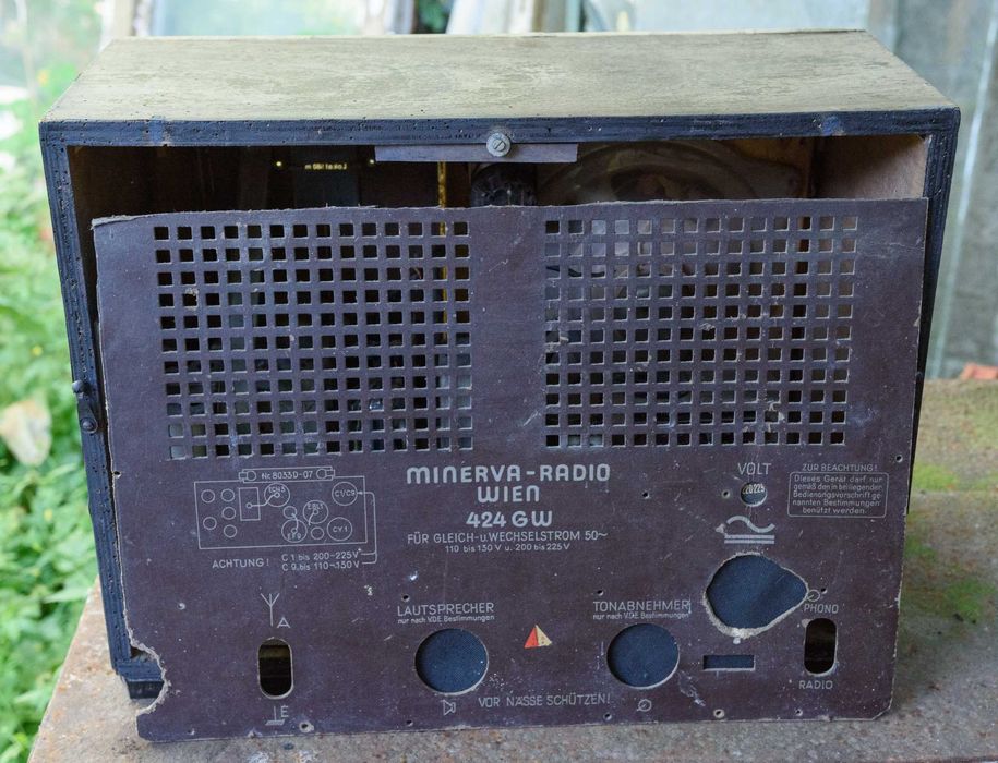 Лампов радиоприемник MINERVA 395 старо радио