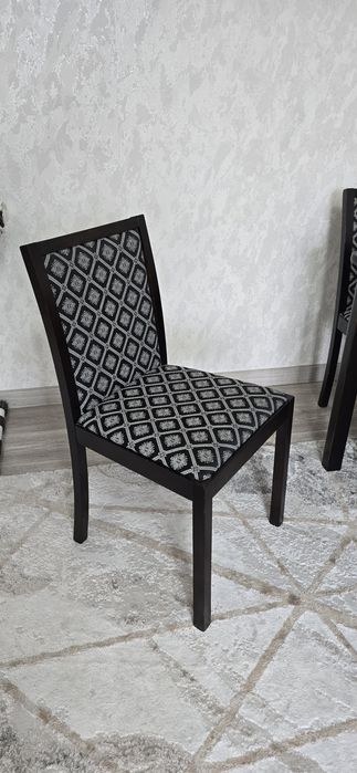 Стол и 6 стульев