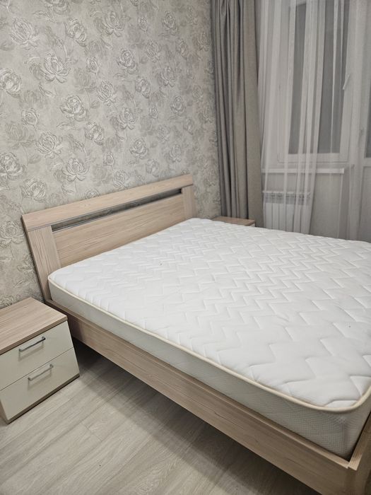 Продам кровать с тумбами