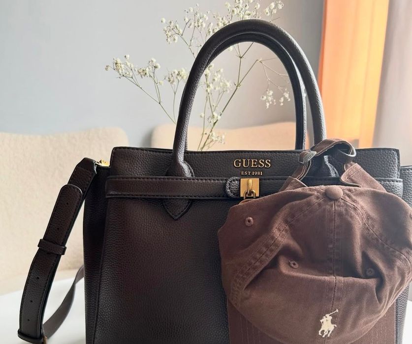 Дамска чанта на Guess НАМАЛЕНА