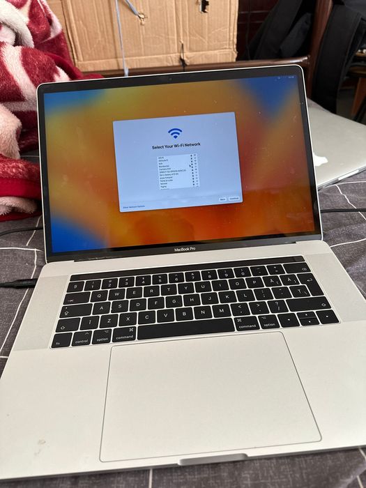 Vand MacBook Pro 2017 15Inch 16GB RAM 256GB i7 Radeon