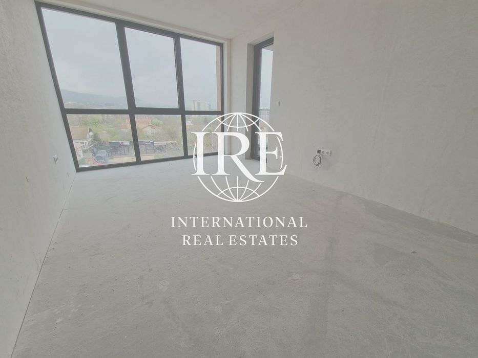 Продава се Тристаен апартамент в Варна, Бриз - 105 кв.м за 2000 €/кв.м - Снимка #2