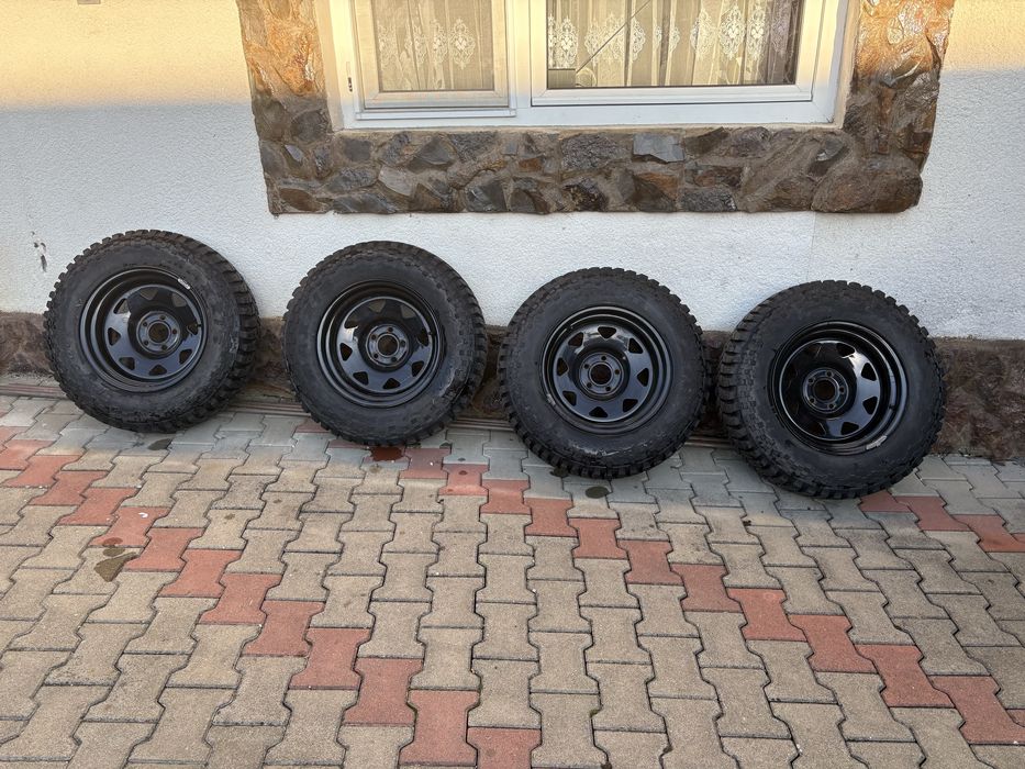Set 4 roți / cauciucuri off-road Maxxis Trepador 205 R16C cu jante