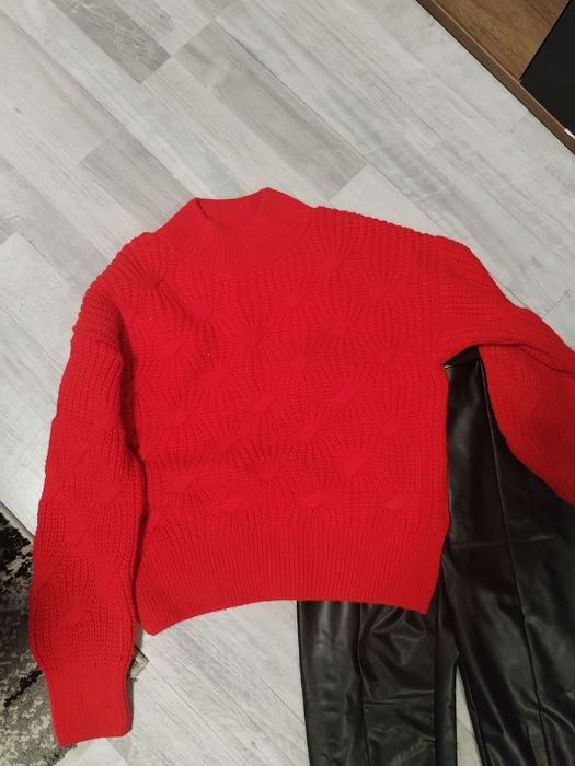 Кожен клин и пуловер