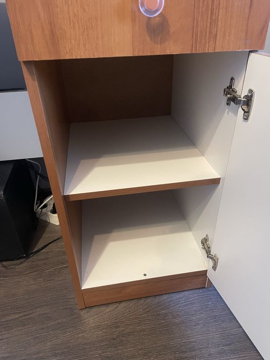 Продавам бюро 100x50x75