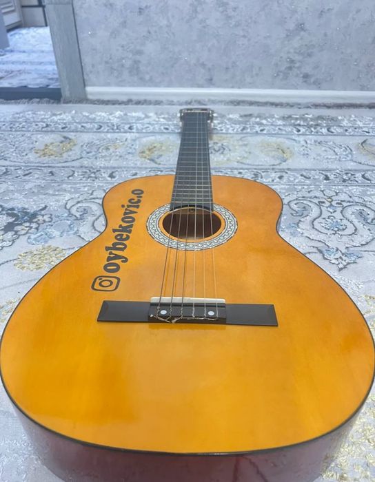 Classic gitara sotiladi