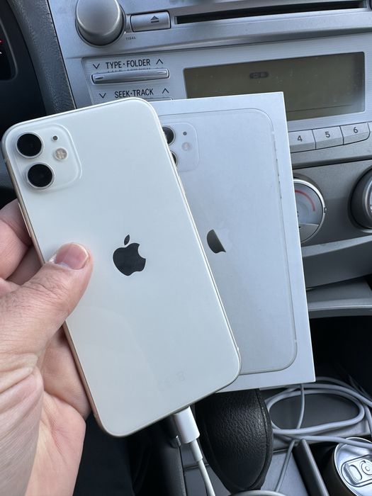 Айфон 11 128г памяти 74% емкости