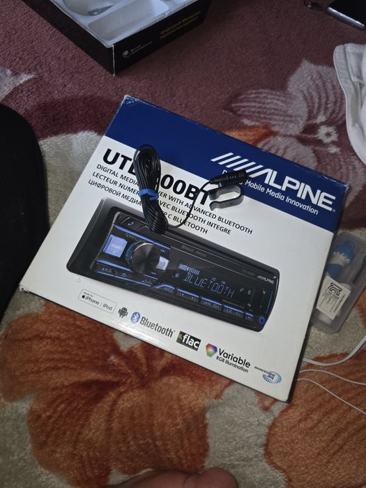 Автомагнитола Alpine 200 BT