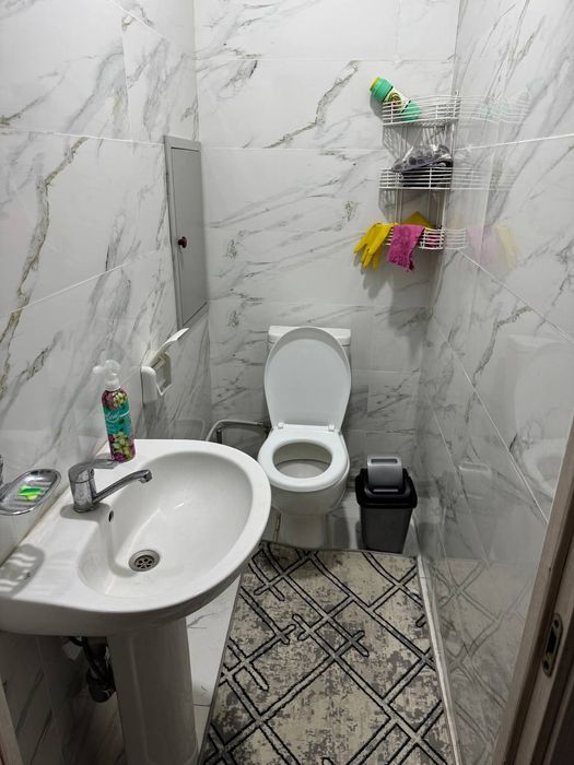 Sheriklikga kam odam turadigan akuratni izlagan bollarga yoki qizlarga