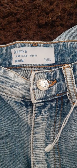 Blugi cu rupturi 40 Bershka
