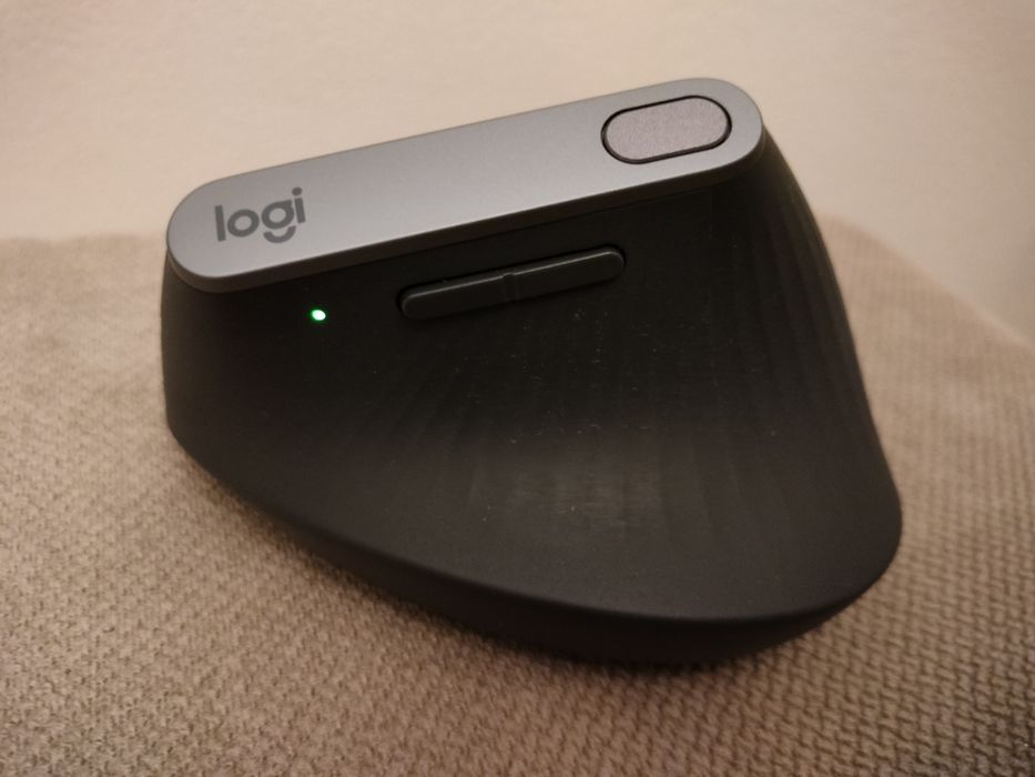 Logitech MX Vertical вертикальная мышка