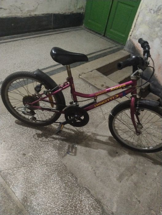 Vând bicicleta de fete