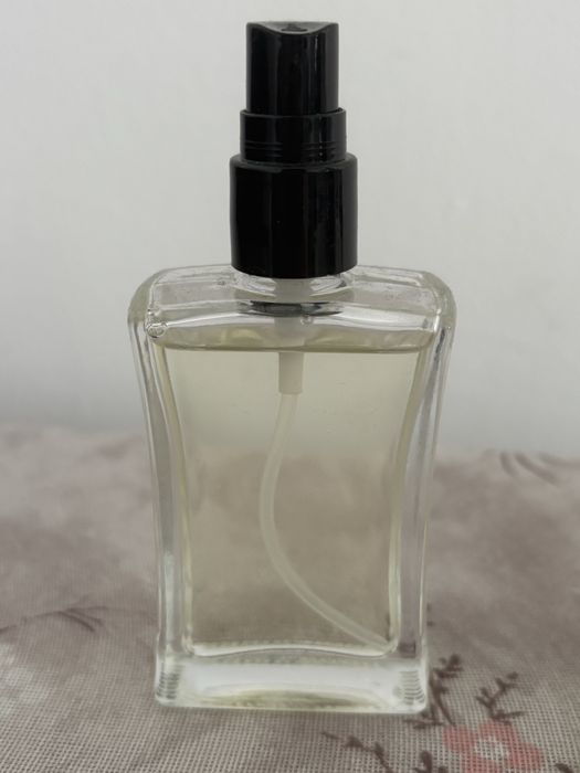 мъжки парфюм(70% парфюмен екстракт и 30%алкохол) много силен