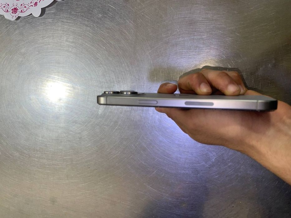 iPhone 15pro max 256 lla esim