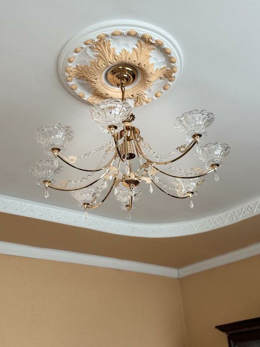 Люстра для зала в отличном состоянии