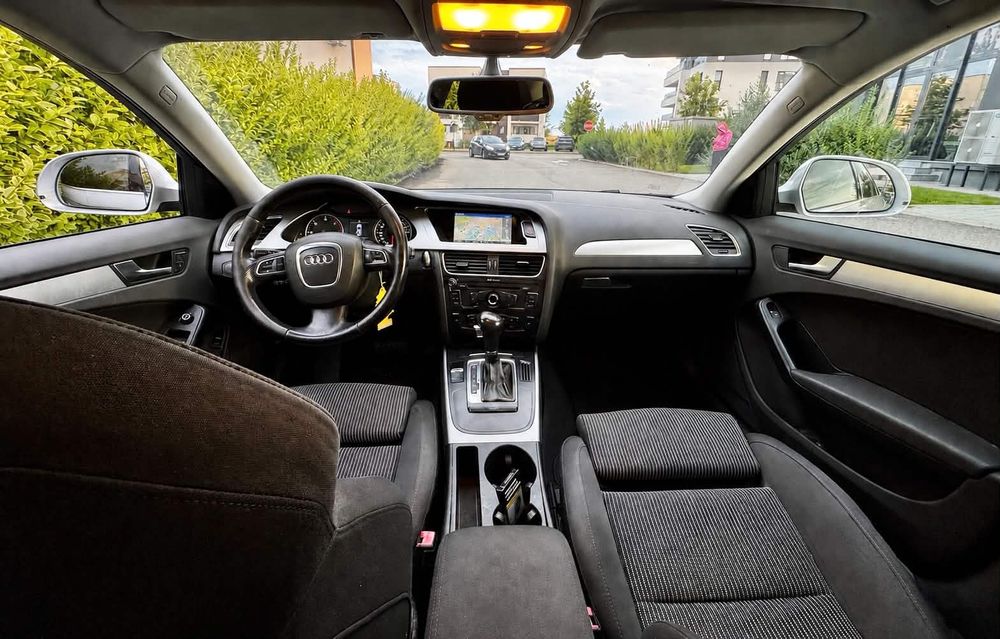 Audi A4 Limousine / S line  / 8 trepte / Led / Navi