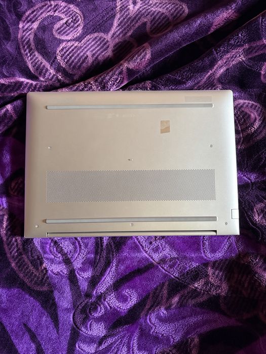 Laptop HP ProBook 465G11 de 16 inci