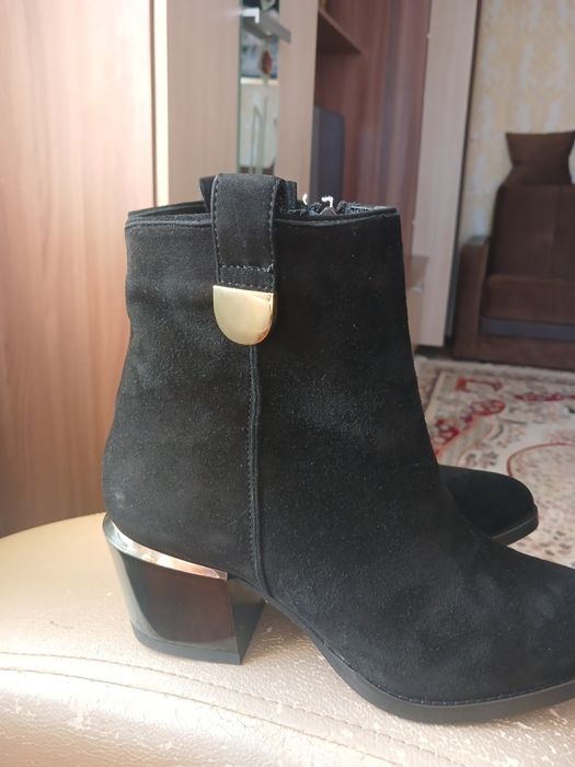 Продам новые ботинки.