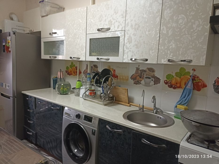 Tayyor oshxona mebeli ( kuxonniy ) sotiladi uzunligi 4 pagonniy metr