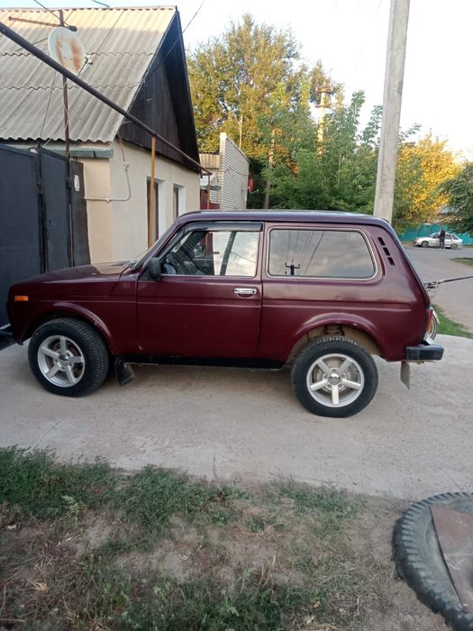 Продам машину Нива