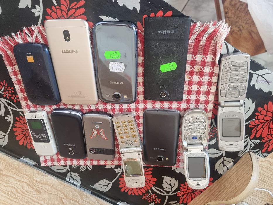 Se vând tel din poza pt piese