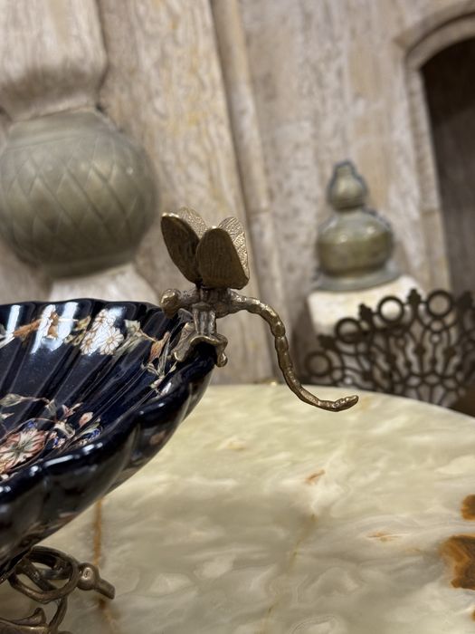 Fructiera din portelan si elemente bronz