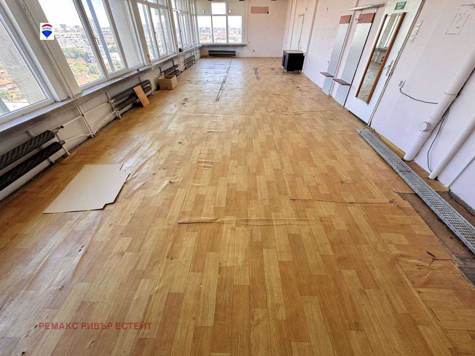 Дава се под наем Офис в Русе, Широк център - 120 кв.м за 502.35 € - Снимка #1