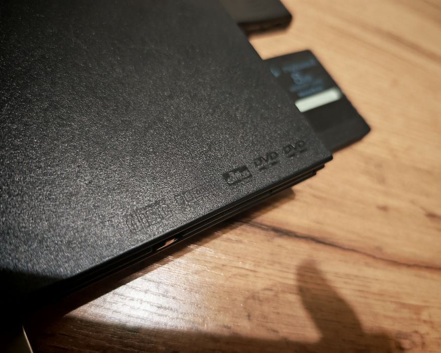 Продам Sony PlayStation 2 Slim SCPH-70004