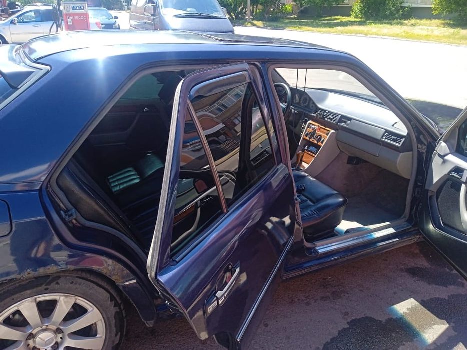 Продам Мерс 124 ешка