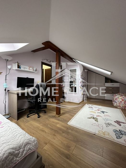 Къща на два етажа с веранда и лятна кухня в кв.Аспарухово.