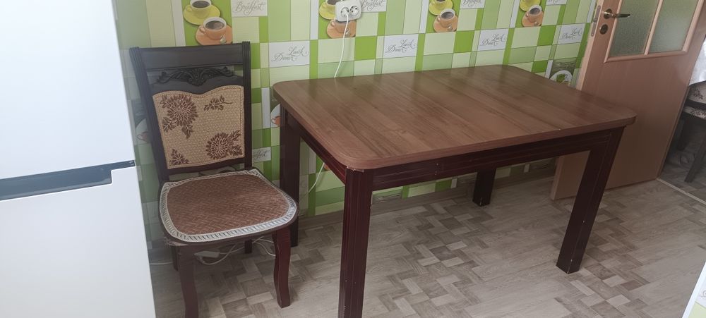 Стол обеденный и 6  стулья