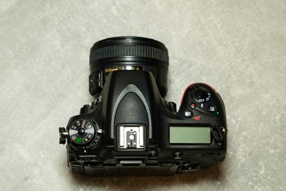 Nikon D750 + 50mm f/1.8G + 2 батерии (Едната НОВА!)