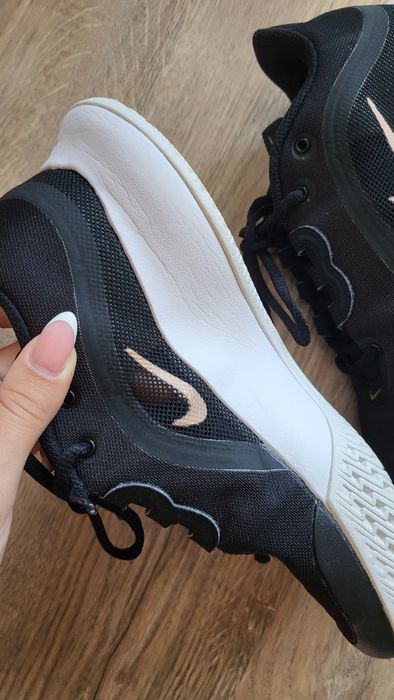 Дамски Маратонки Nike
COURT AIR MAX VOLLEY