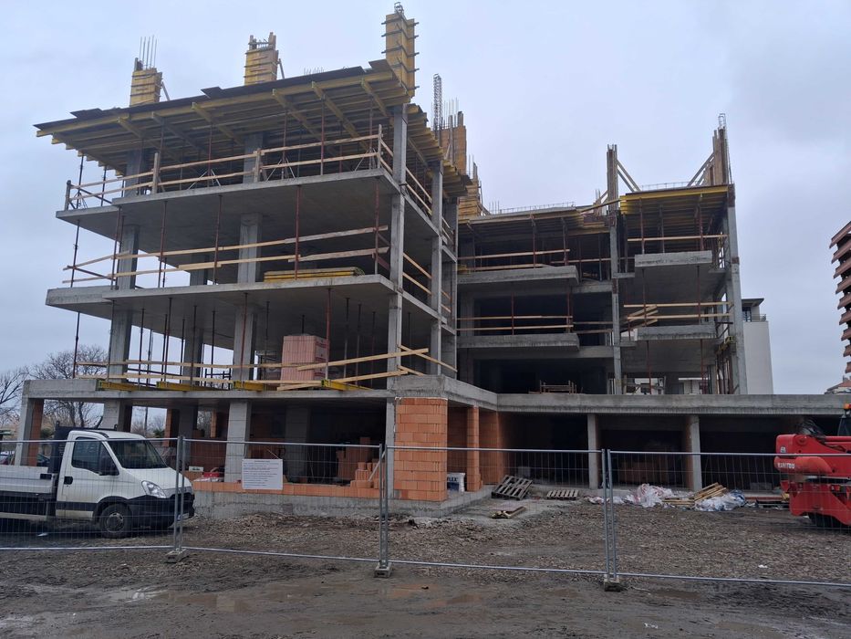 предлагам услугите си за груб строеж