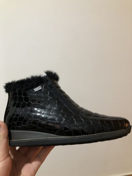 Ghete din piele naturala lacuita