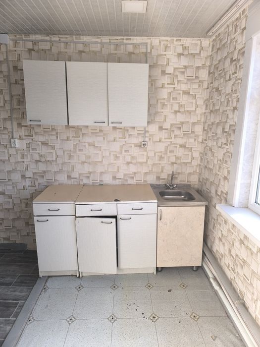 1 ком квартиру Спутник 8. Второй этаж. 32 м2 акфа. В деревянном доме.