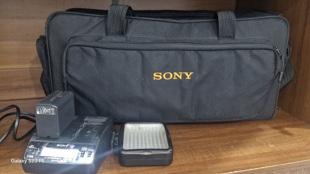 HDR-AX2000E Видеокамерв