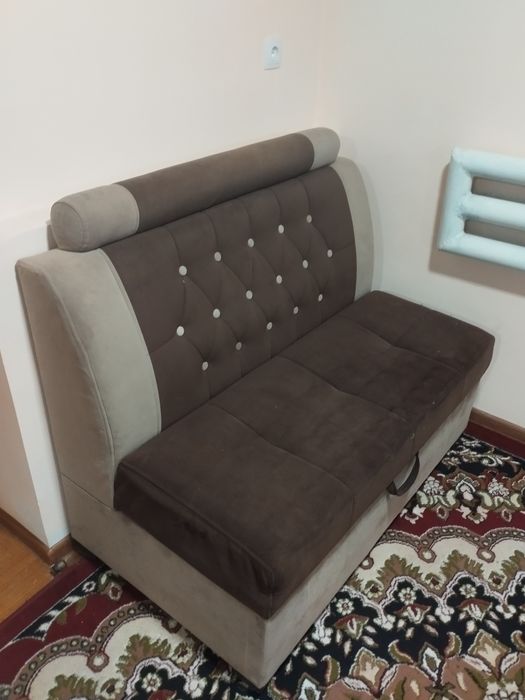 Диванчик маленький