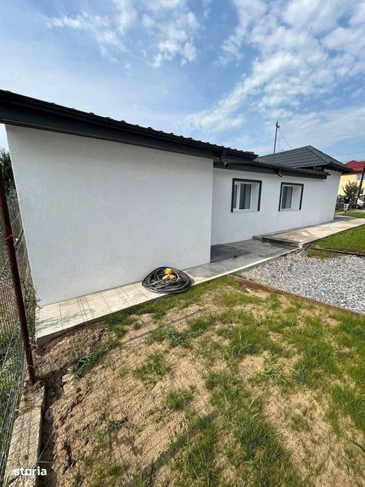 De vanzare casa in Roman cu 3 camere, suprafata teren 360mp,  89.000e