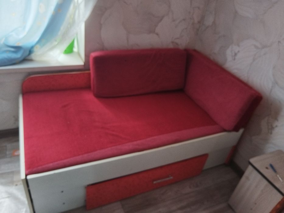 Продам диванчик и шкаф
