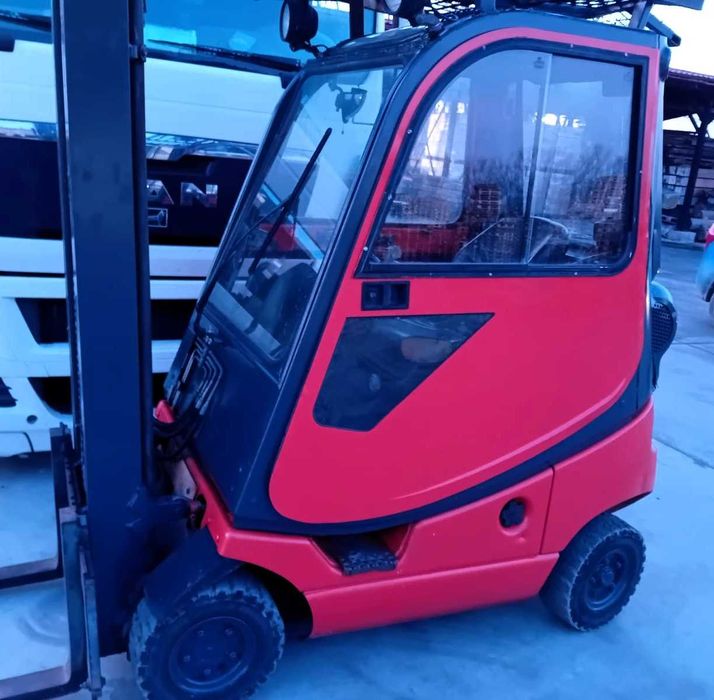 Se vinde STIVUITOR LINDE din 2000