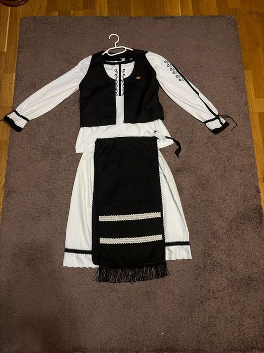 Costum popular fetite