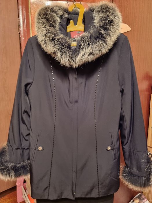 Женская куртка с капюшоном