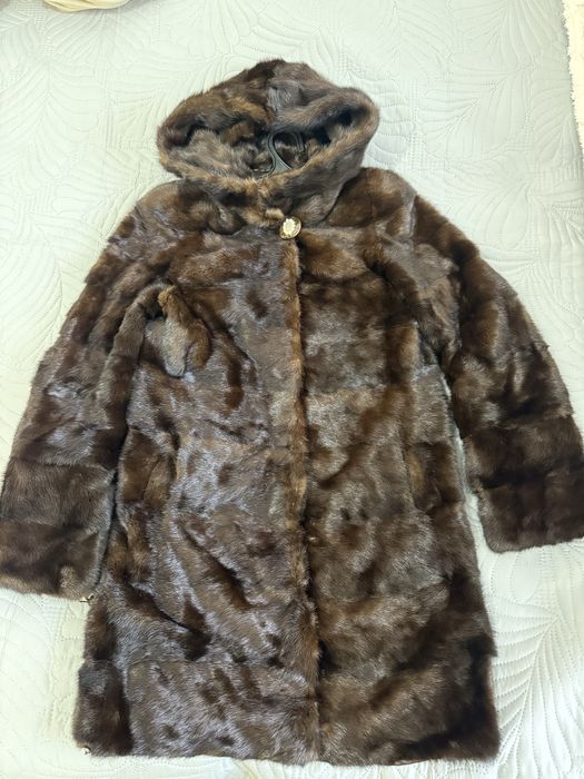 Шуба норковая с капюшоном, состояние хорошое