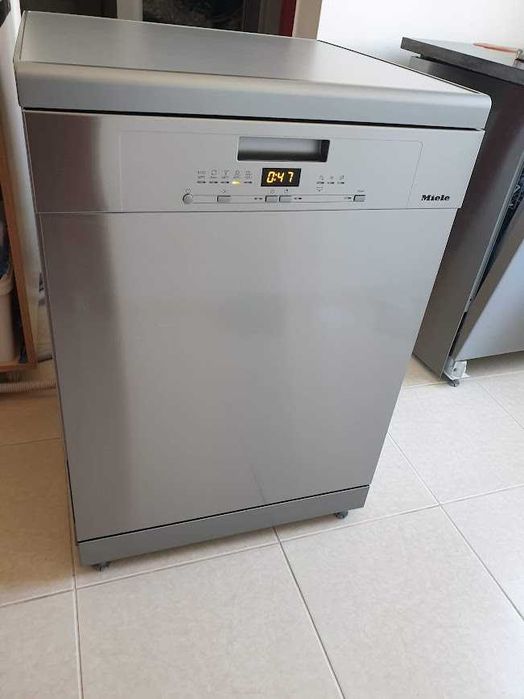 Инокс - Miele Съдомиялна - 14 Комплекта - Свободностояща - 60см