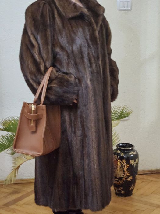 Blana nurca eleganta