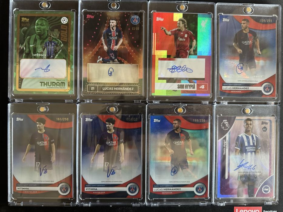 Футболни карти с автографи