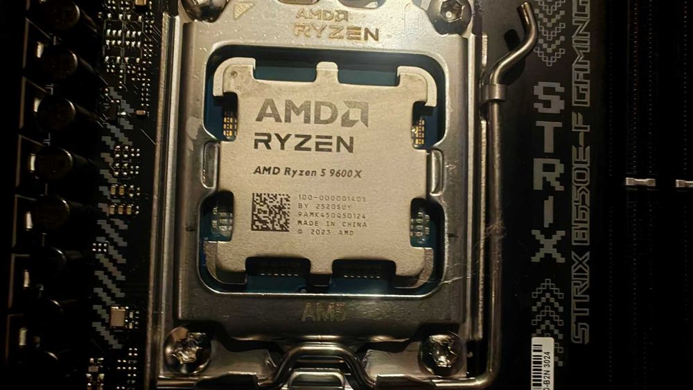 ASUS ROG Strix B650E-F Gaming WiFi + RYZEN 5 9600X 6-Core