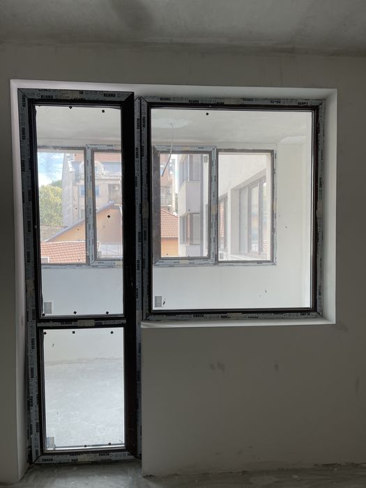 Продавам ПВЦ дограма REHAU нова